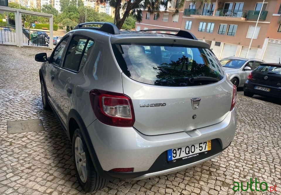 2015' Dacia Sandero photo #4