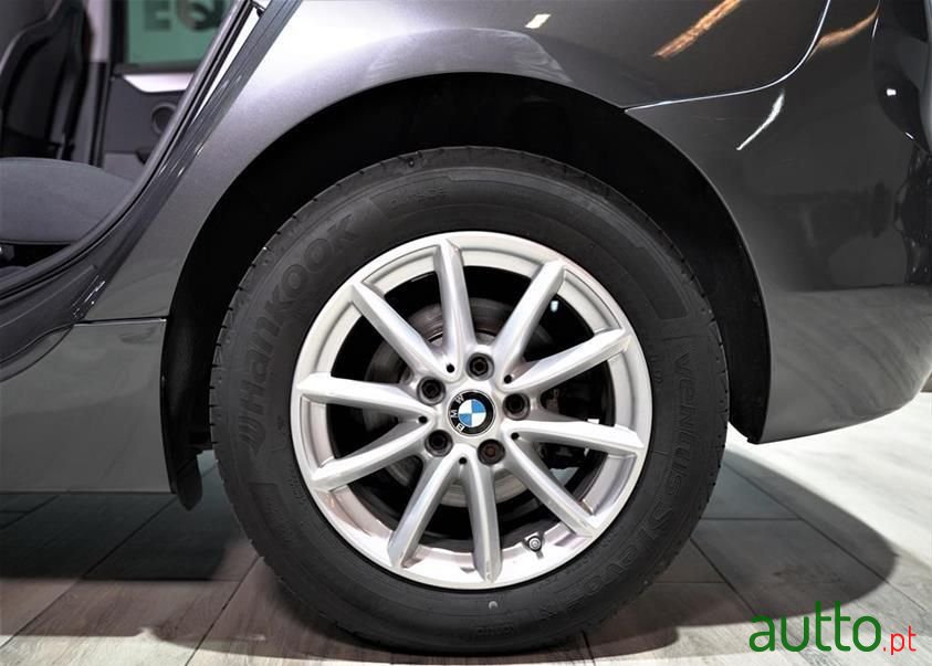 2017' BMW 216 Active Tourer photo #6