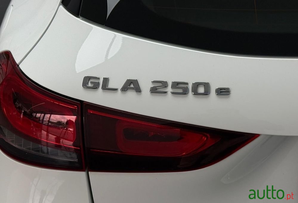 2021' Mercedes-Benz Classe Gla E Style photo #5