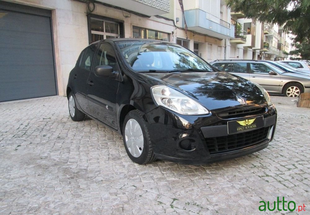 2012' Renault Clio photo #1