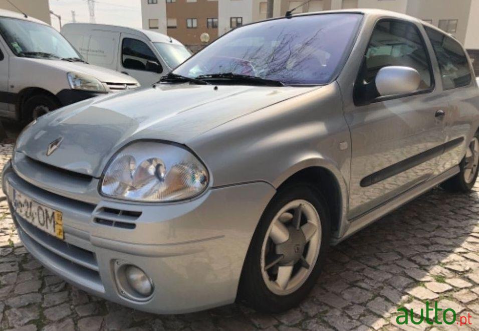 1999' Renault Clio 1.6 16V photo #2