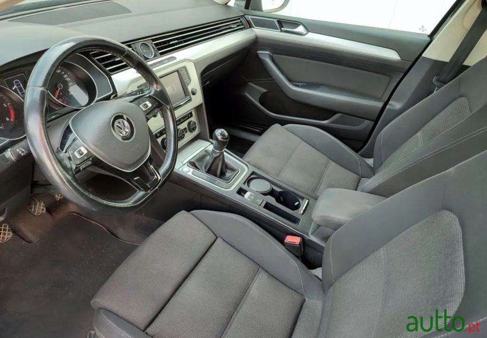 2016' Volkswagen Passat 2.0 Tdi Highline photo #4