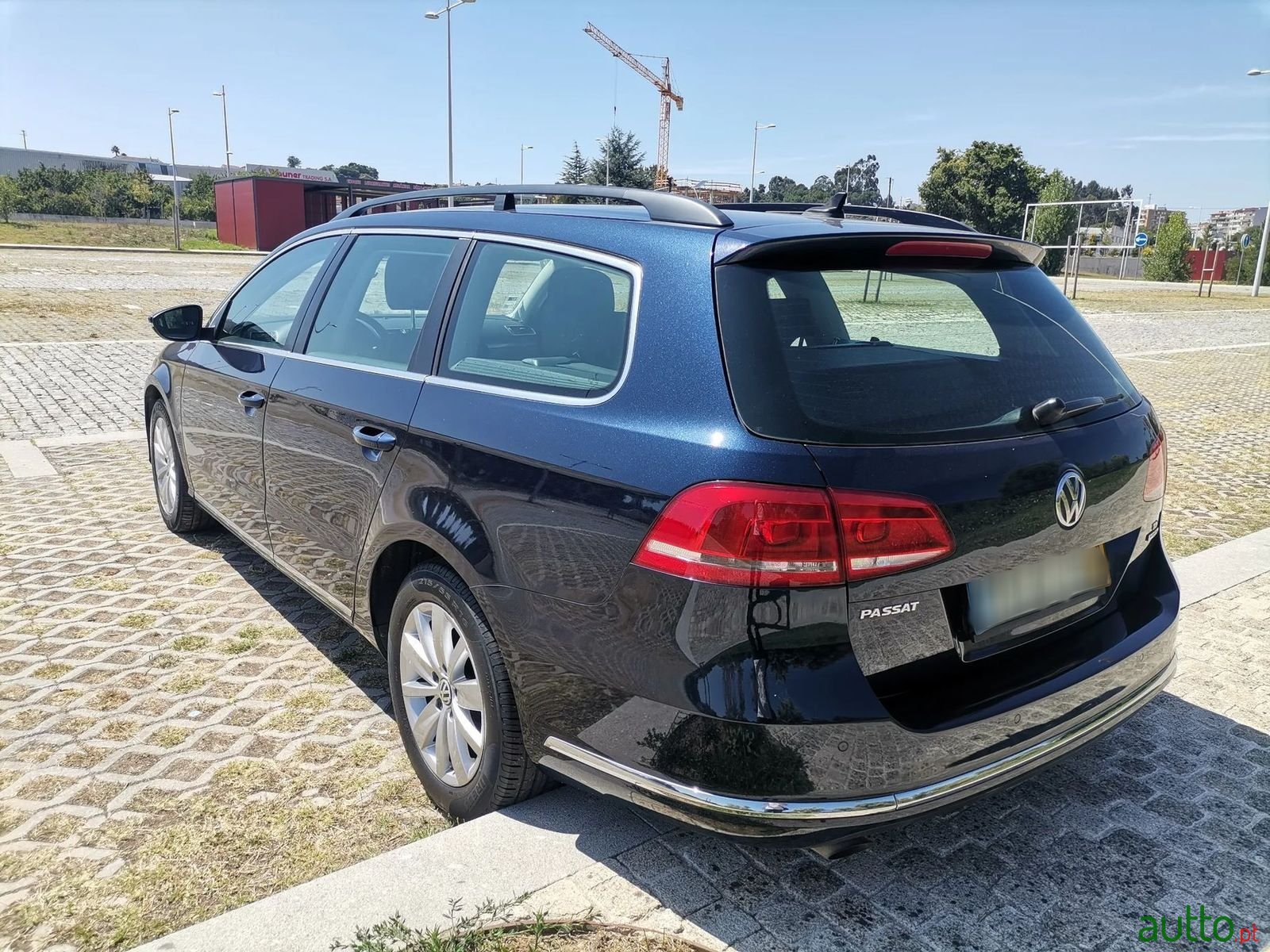 2011' Volkswagen Passat photo #5