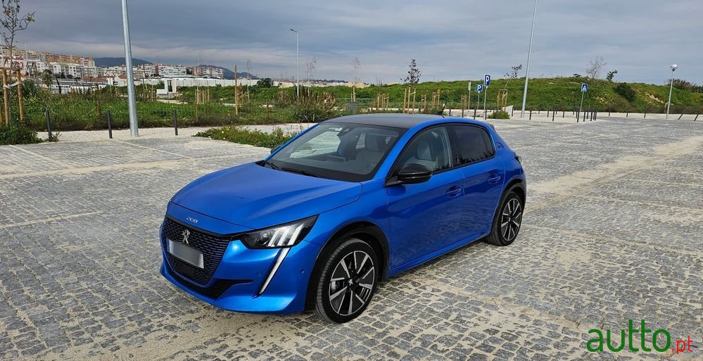 2021' Peugeot e-208 Gt photo #3
