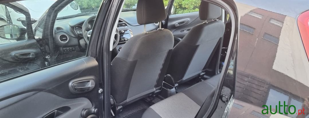 2015' Fiat Punto photo #5