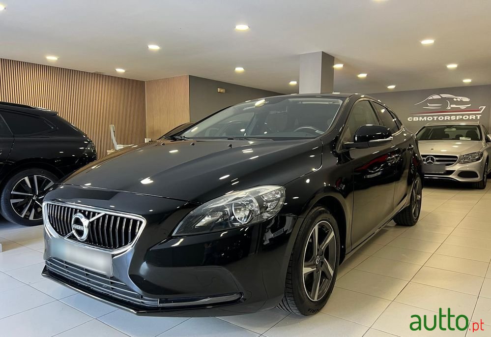 2017' Volvo V40 T2 Kinetic photo #1