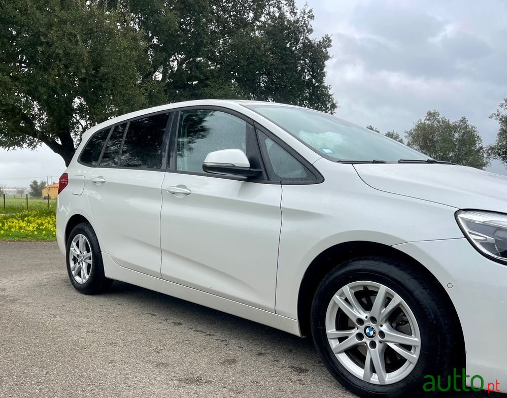 2020' BMW Série 2 I 7L Advantage photo #3