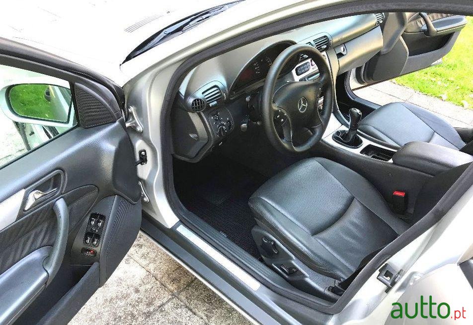 2002' Mercedes-Benz C-220 photo #1
