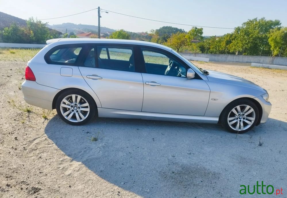 2011' BMW Série 3 D Touring photo #3