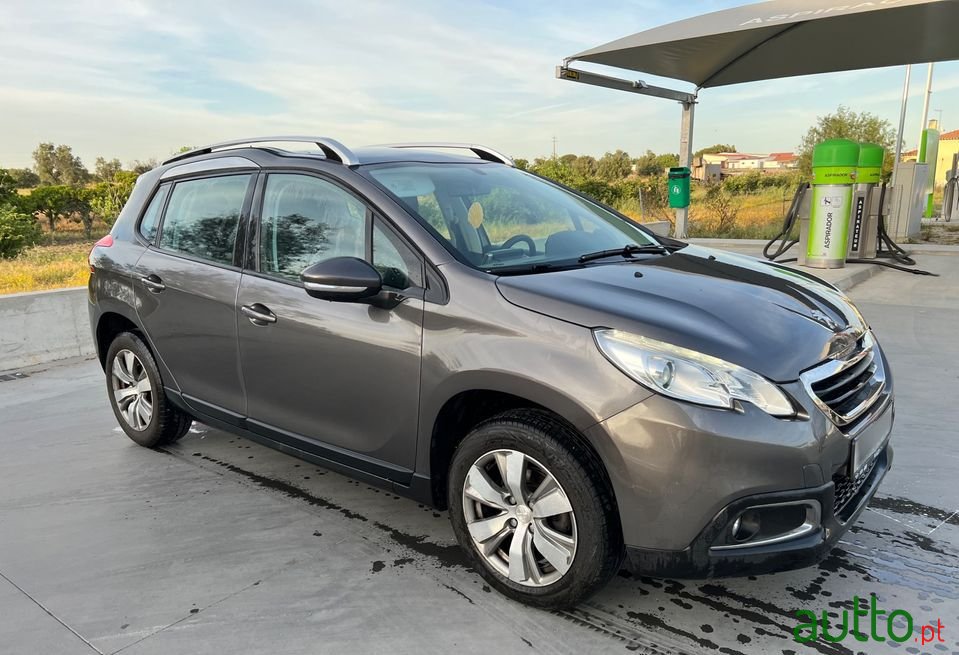 2013' Peugeot 2008 photo #3