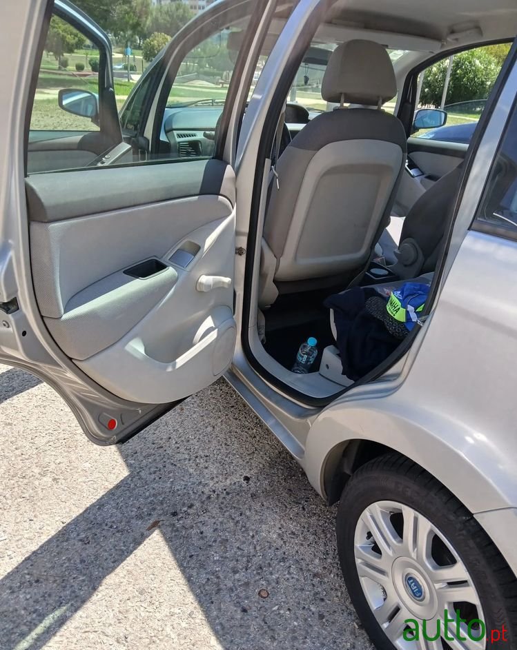 2005' Fiat Idea 1.2 16V Dynamic photo #5