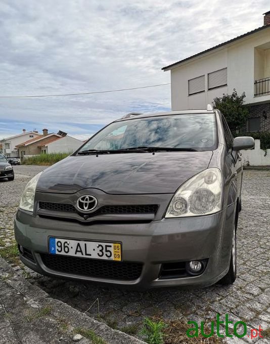 2005' Toyota Corolla Verso photo #2