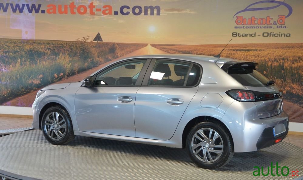 2022' Peugeot 208 photo #3