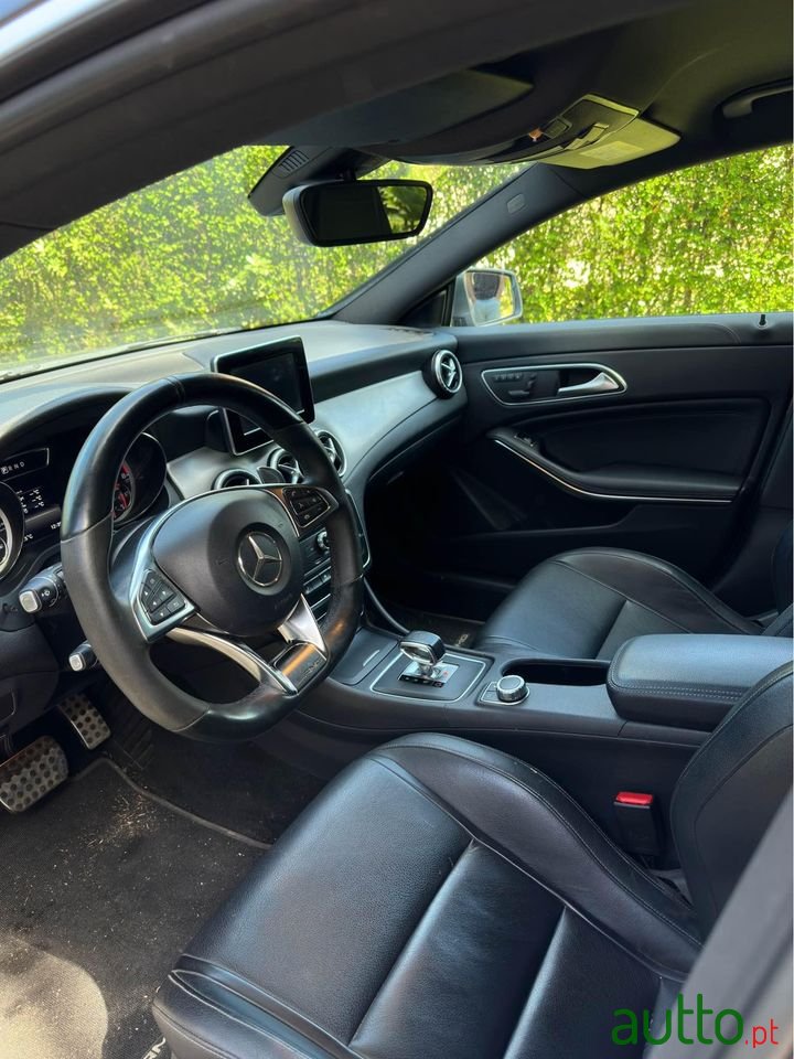 2015' Mercedes-Benz CLA photo #5