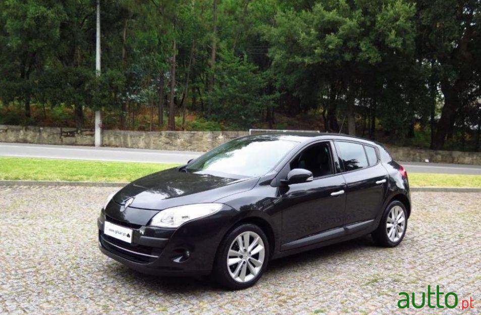 2010' Renault Megane photo #1