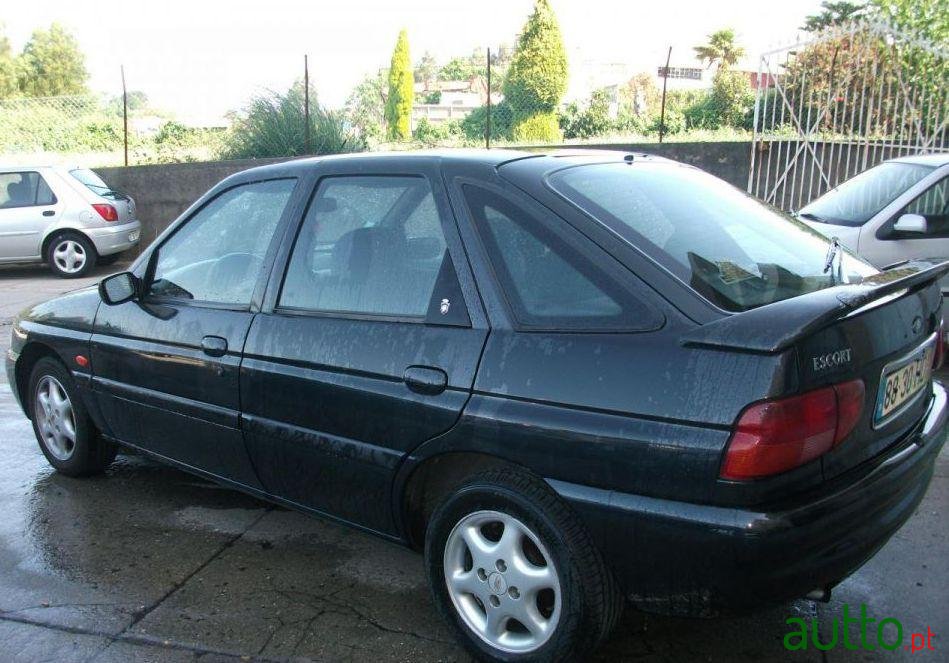 1996' Ford Escort 1.4 Cl photo #2