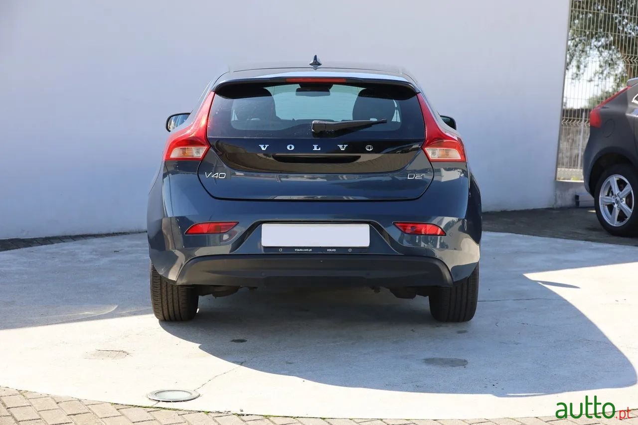 2018' Volvo V40 photo #3