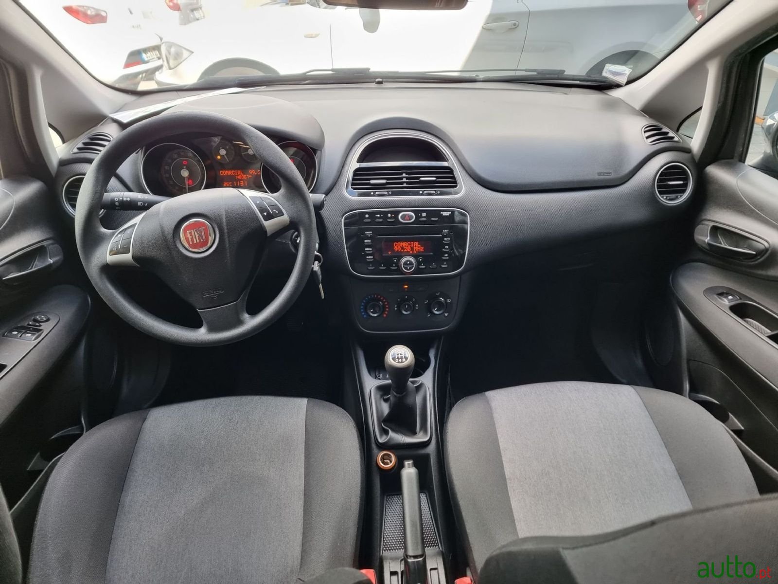 2015' Fiat Punto photo #4