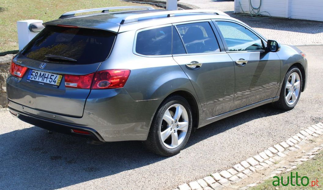 2011' Honda Accord Tourer photo #1