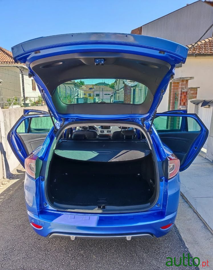 2012' Renault Megane Sport Tourer photo #2