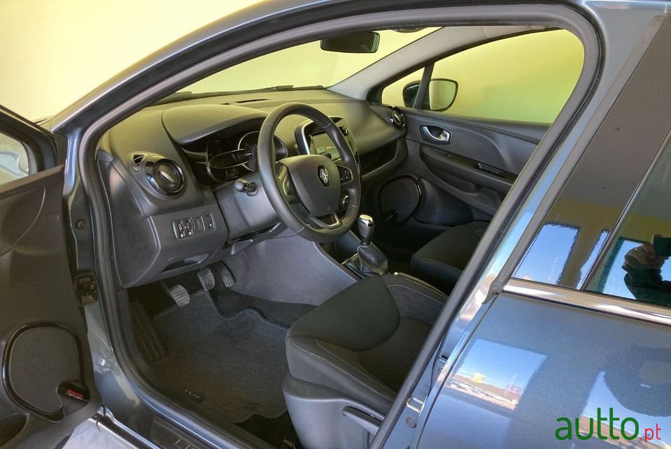 2019' Renault Clio photo #6