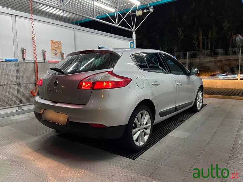 2014' Renault Megane photo #2