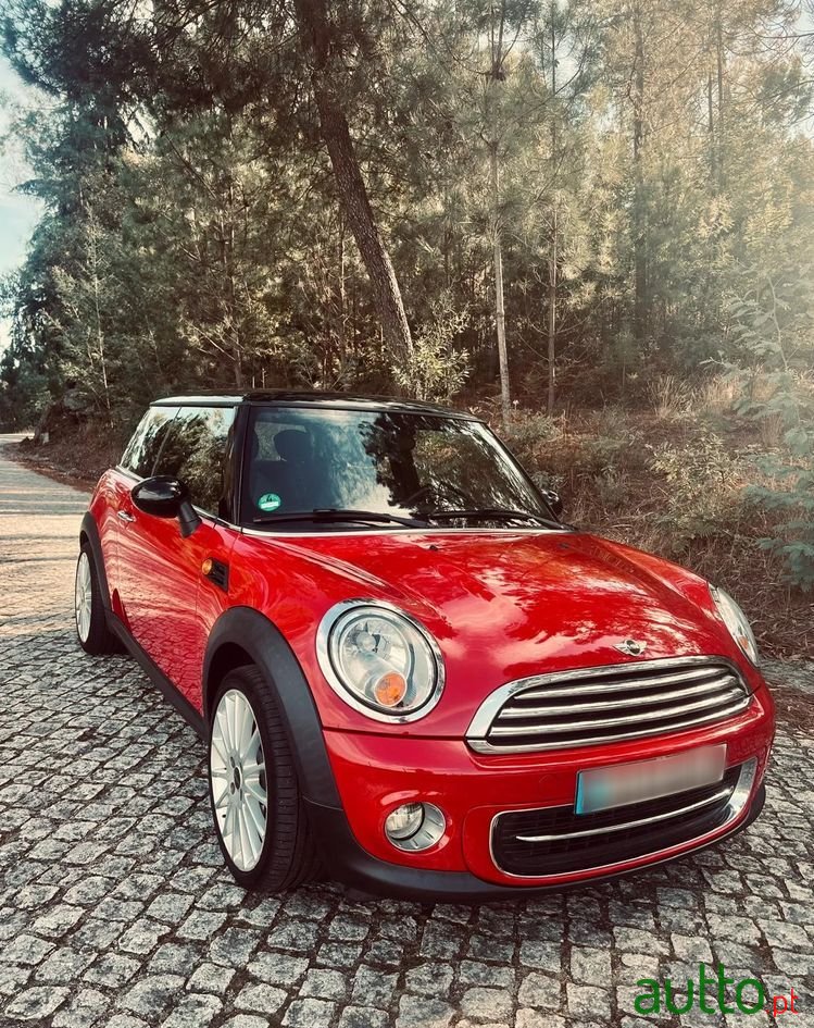 2013' MINI Cooper photo #1