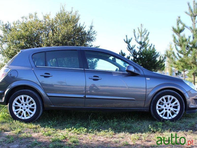 2009' Opel Astra photo #6
