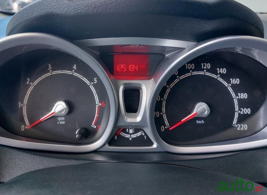 2012' Ford Fiesta photo #6