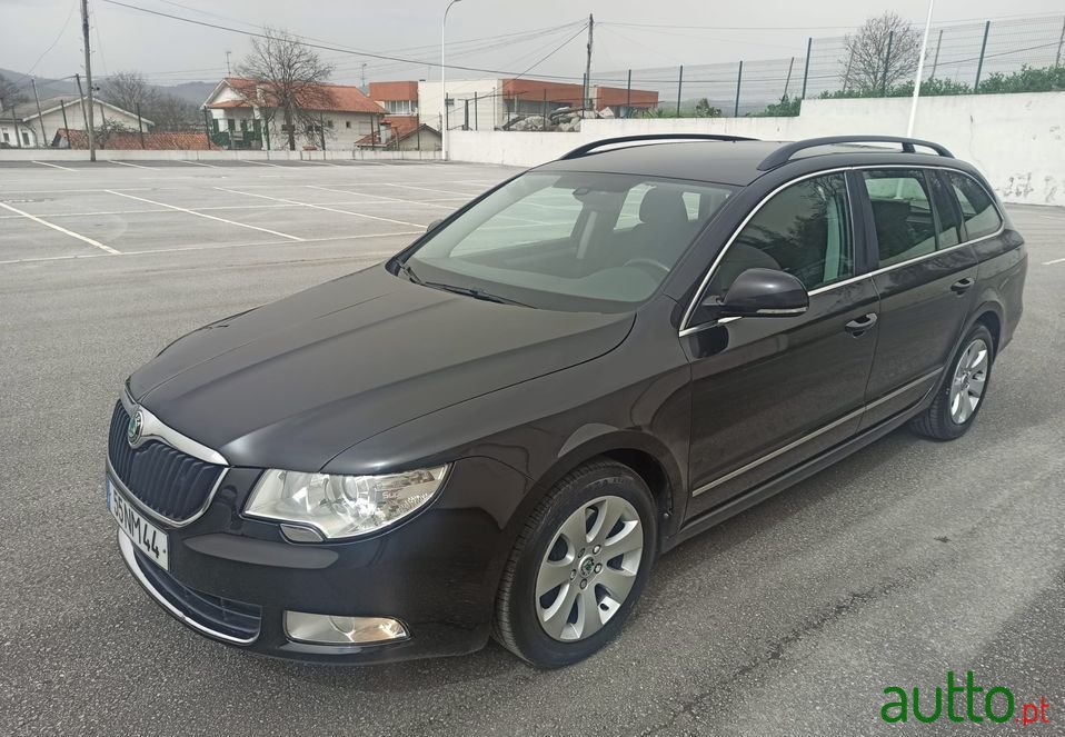 2013' Skoda Superb Break photo #3