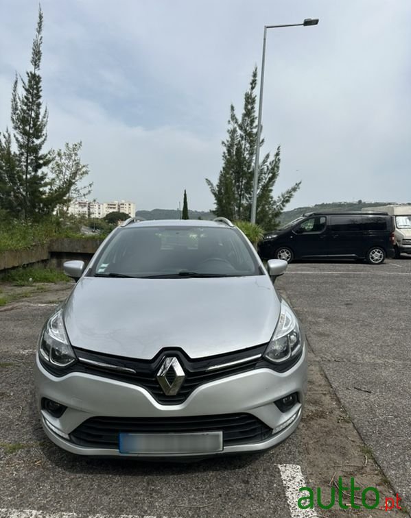 2019' Renault Clio Sport Tourer photo #2
