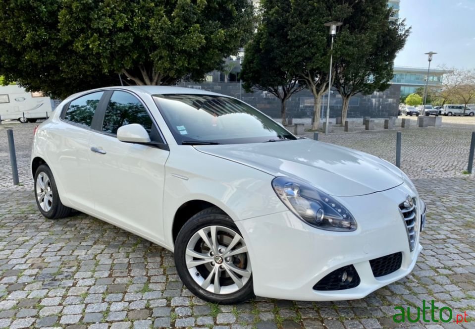 2010' Alfa Romeo Giulietta photo #3