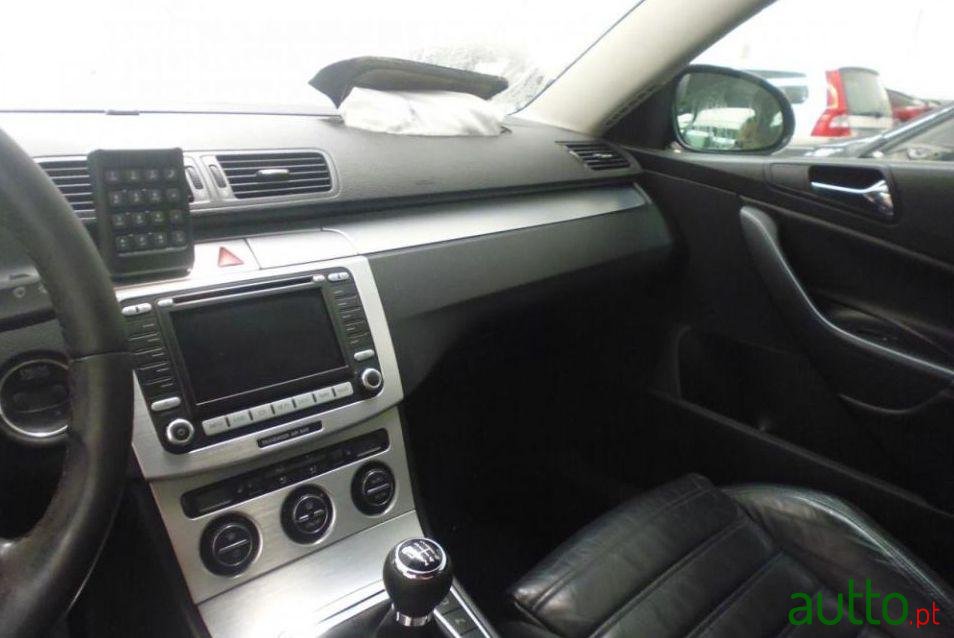 2006' Volkswagen Passat photo #2