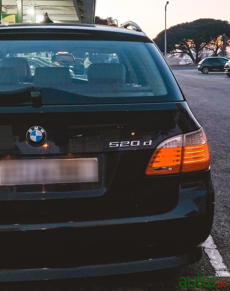 2009' BMW 520 Da Touring photo #6