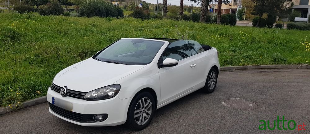 2012' Volkswagen Golf 1.6 Tdi Bluemotion photo #2