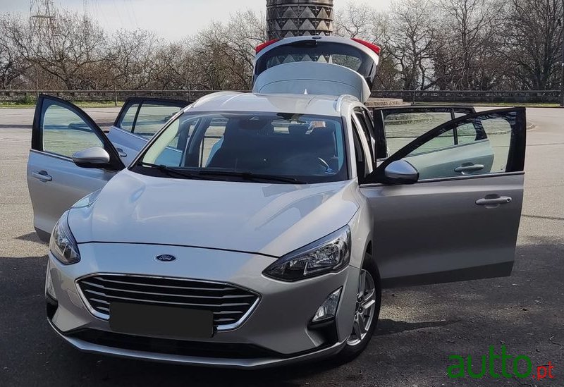 2020' Ford Focus Sw photo #2