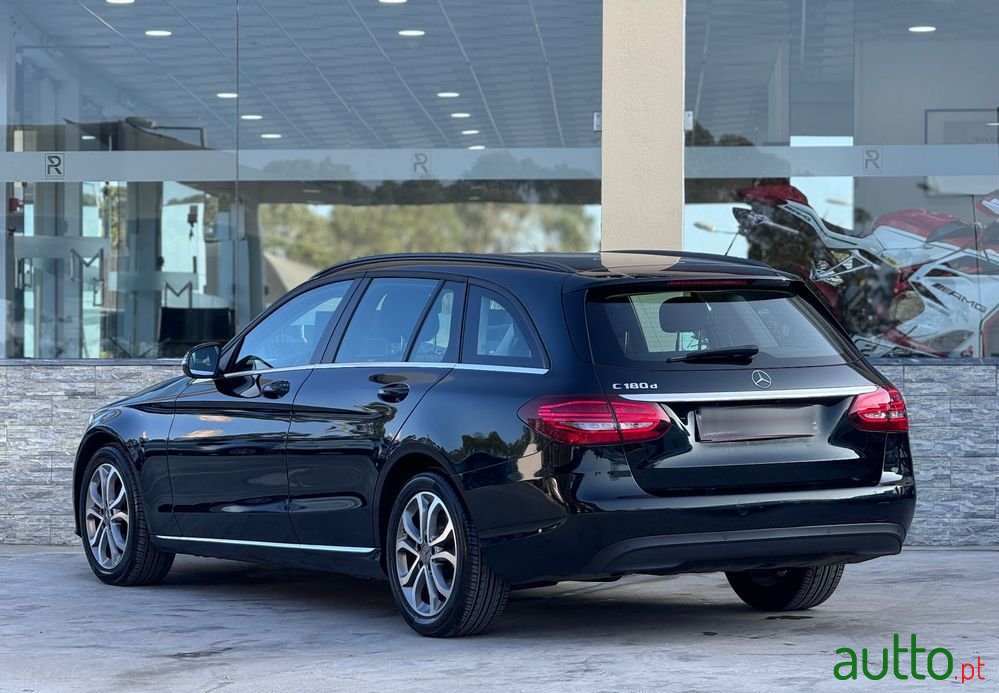 2019' Mercedes-Benz Classe C photo #5