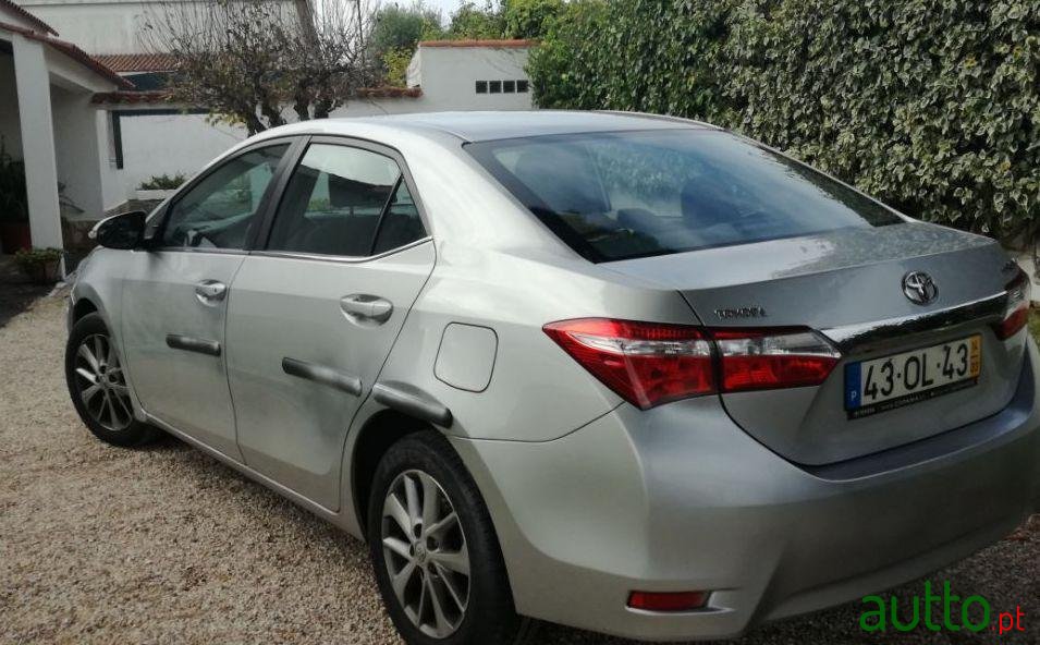 2014' Toyota Corolla Sedan photo #3