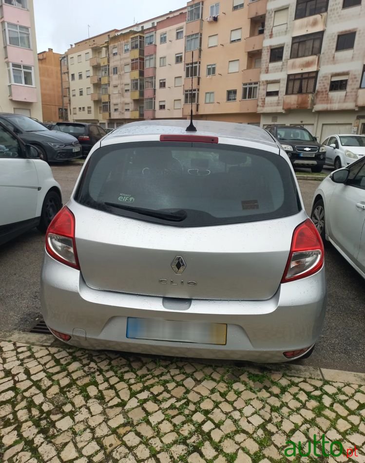 2010' Renault Clio photo #4