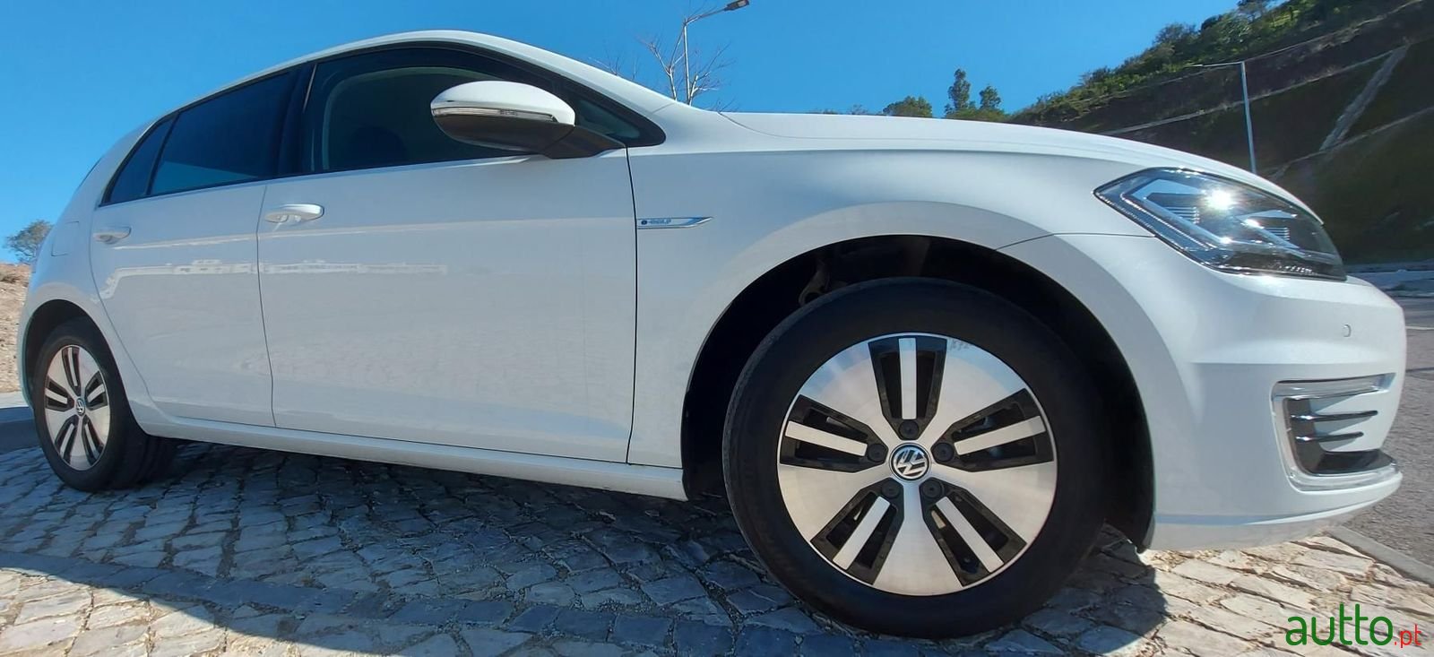 2019' Volkswagen e-Golf photo #3