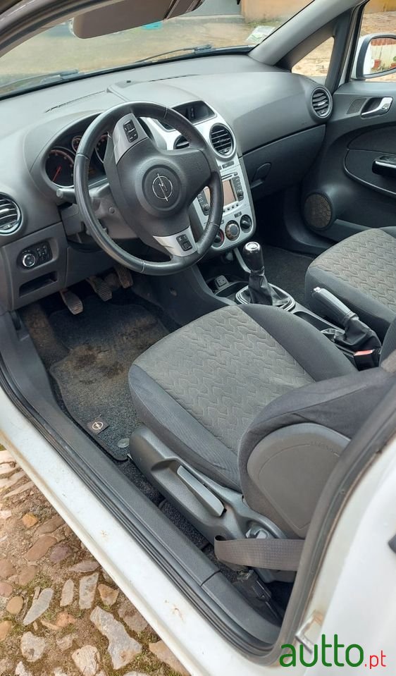 2013' Opel Corsa photo #6