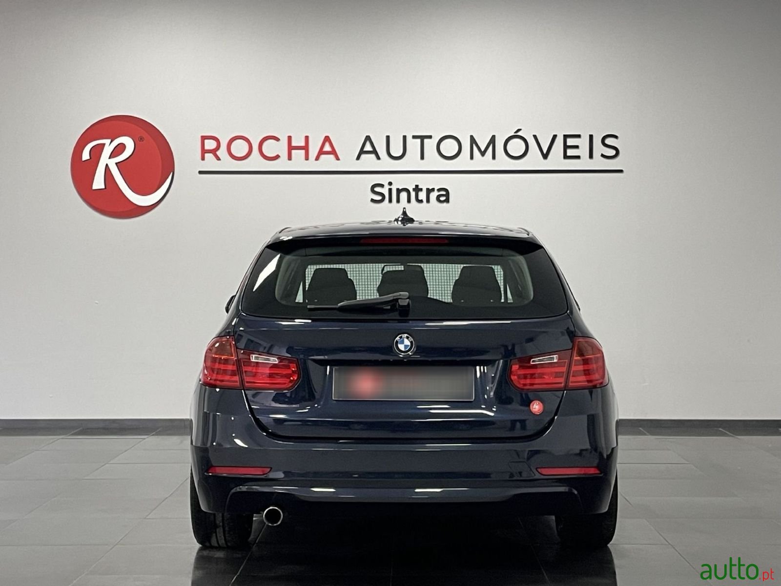 2014' BMW 318 photo #4