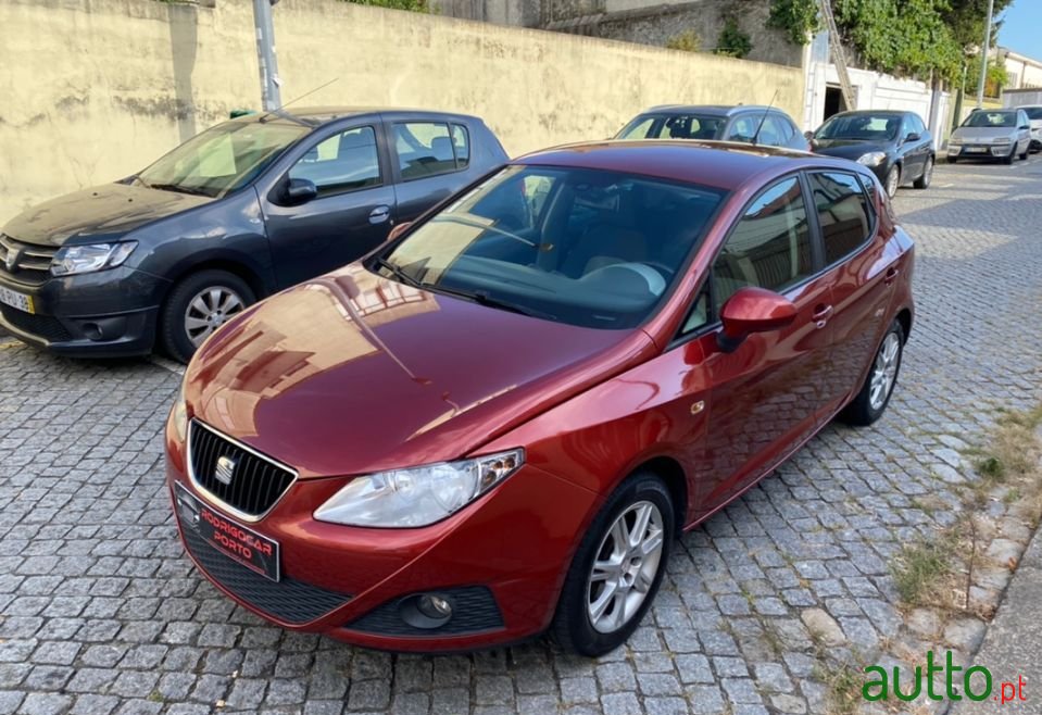 2010' SEAT Ibiza photo #2