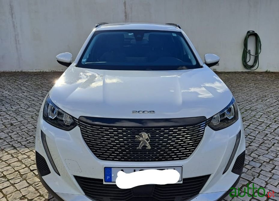 2021' Peugeot 2008 photo #1