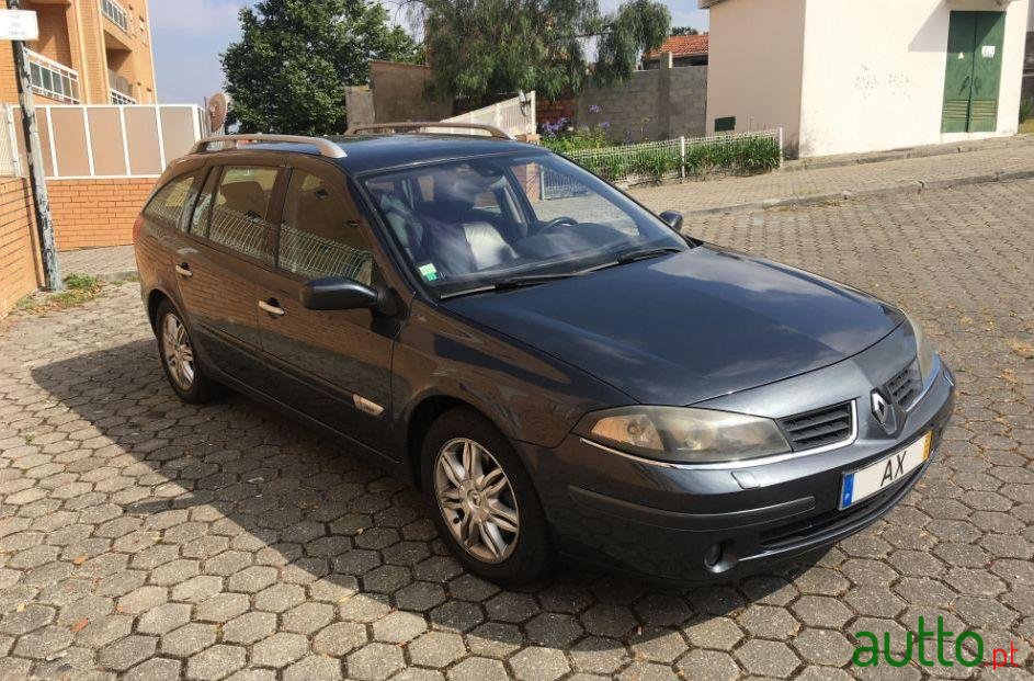 2005' Renault Laguna Break photo #1