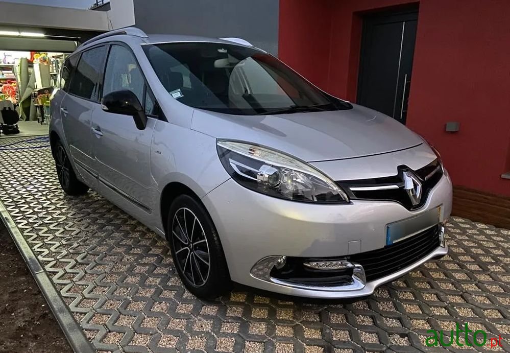 2013' Renault Grand Scenic photo #2