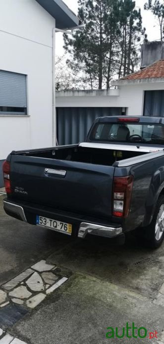 2017' Isuzu D-Max photo #3