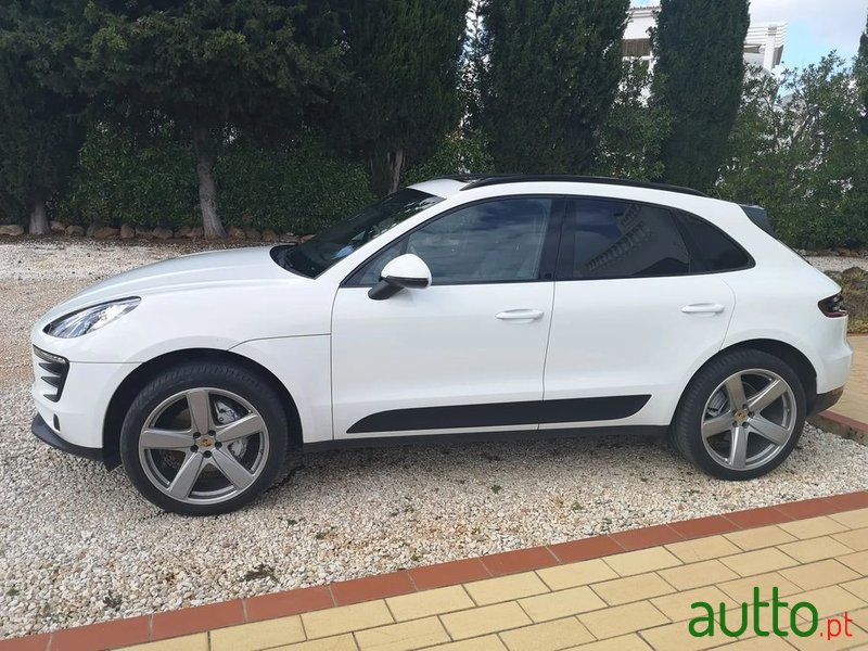 2017' Porsche Macan photo #2