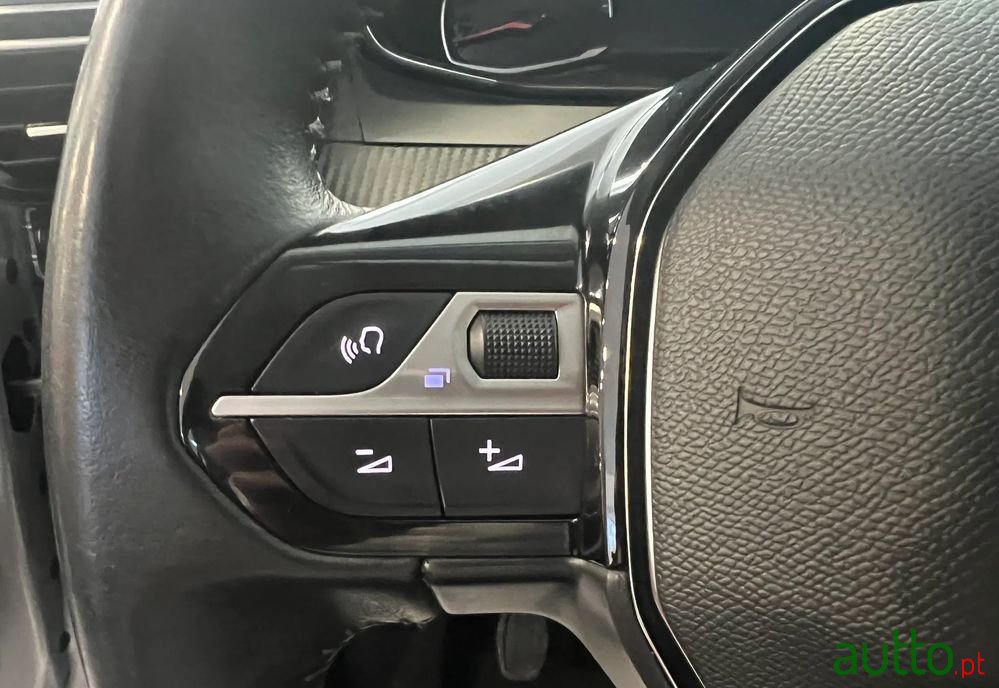 2022' Peugeot 208 photo #3