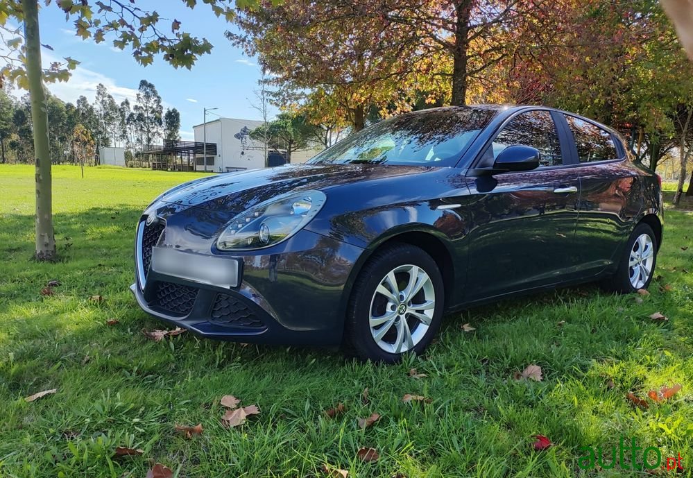 2017' Alfa Romeo Giulietta photo #3